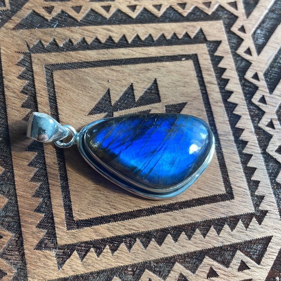 Beautiful Bright Blue flash Labradorite 925 sterling silver pendant - Picture 11 of 12